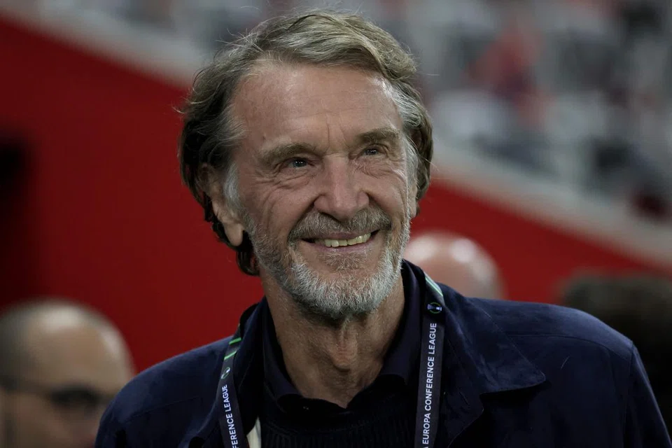 TIDAK SABAR BERMULA: Pengerusi INEOS dan pemilik baru 25 peratus Manchester United, Jim Ratcliffe, menghadiri perlawanan Manchester United dan Tottenham Hotspur yang berakhir 2-2. 