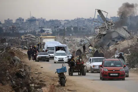 Penduduk Palestin yang terpaksa berpindah-randah dek serangan Israel berbondong-bondong melintasi Koridor Netzarim menuju ke utara Gaza, sejurus sahaja tentera Israel berundur dari koridor tersebut pada 9 Februari.