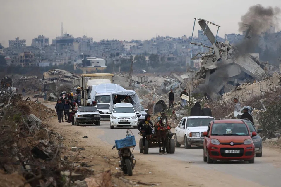 Penduduk Palestin yang terpaksa berpindah-randah dek serangan Israel berbondong-bondong melintasi Koridor Netzarim menuju ke utara Gaza, sejurus sahaja tentera Israel berundur dari koridor tersebut pada 9 Februari.