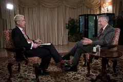 Penyampai program Hardtalk BBC, Encik Stephen Sackur, dan PM Lee Hsien Loong. 