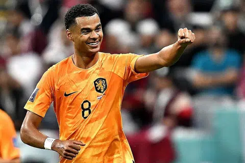 'BAKAL BINTANG': Gakpo hanya pemain keempat Belanda pernah menjaringkan gol dalam tiga perlawanan Piala Dunia berturut-turut. - Foto EPA-EFE