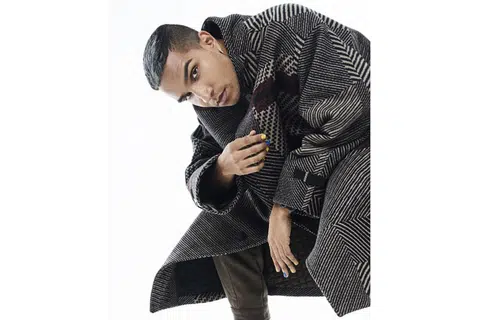 YUNG RAJA: Yakini ada hikmah di sebalik segala kesulitan hidup dengan usaha gigihnya mengetengahkan rap Inggeris-Tamil mula menampakkan hasil malah menembusi pasaran Amerika menerusi lagu 'Mami'. - Foto DEF JAM SEA/UNIVERSAL MUSIC