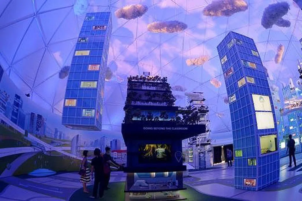 KEDIAMAN MASA DEPAN: Di zon ini pula, pengunjung boleh melihat idea menarik yang boleh menjadi kenyataan di masa depan. Antaranya ialah masyarkat berkebun di bangunan tinggi dan rumah masa hadapan yang mungkin dibekalkan sumber tenaga elektrik mampan.