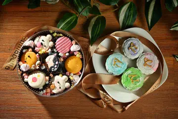 Dapatkan kuih bulan anda sebelum terlambat!