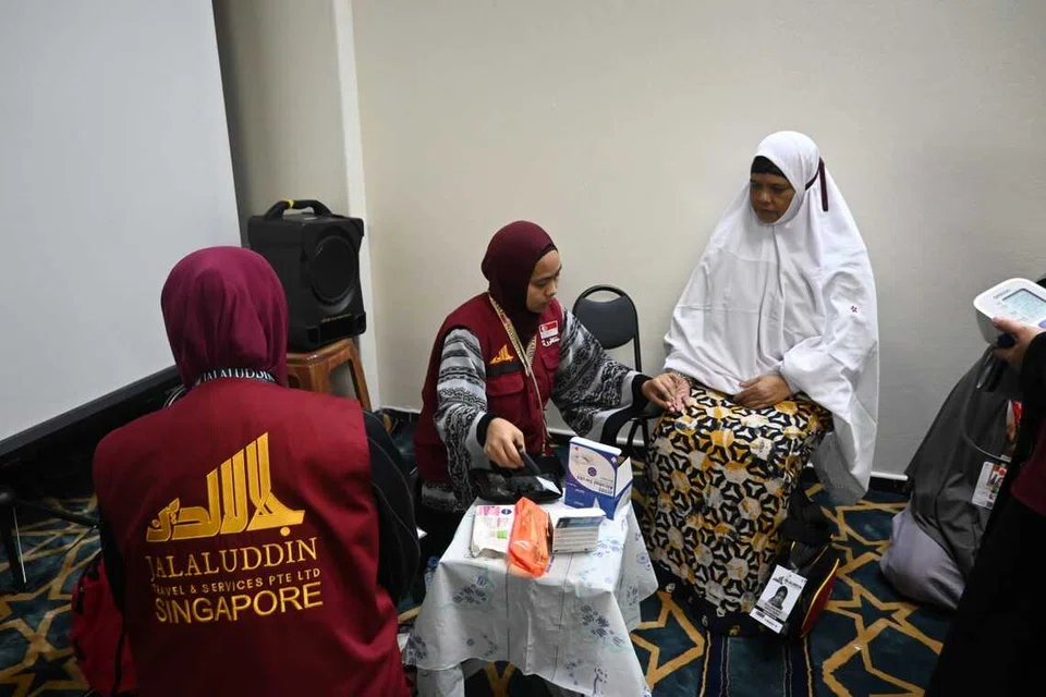 Penjagaan rapi oleh jururawat Jalaluddin Travel & Servies.