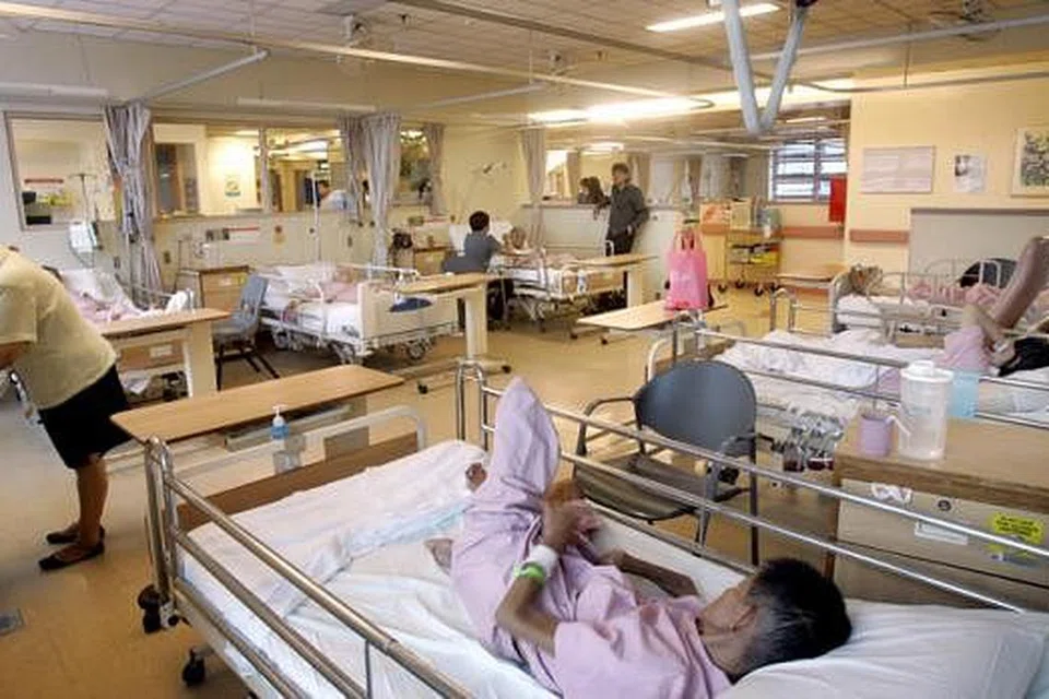 PERLINDUNGAN LEBIH BAIK: Pemerintah memperkenalkan MediShield Sepanjang Hayat yang menawarkan liputan perlindungan unviersal dan bayaran pampasan lebih tinggi - baik bagi melangsaikan bil hospital dan bil kesihatan yang lebih besar. - Foto fail