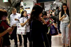 IKUT ARUS PENDIGITALAN: Singapura giat merubah dirinya menjadi Negara Bijak, dengan memperkenal pelbagai daya usaha buat segenap lapisan masyarakat. - Foto fail