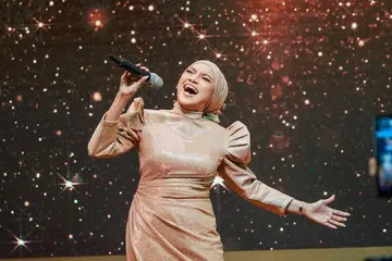 HANYA FIKIR SOAL SUARA: Ziana Zain tidak lagi memikirkan soal saingan atau keinginan untuk menang apabila berada di pertandingan Anugerah Juara Lagu (AJL). Sebaliknya, hanya fikirkan beliau masih mampu menyanyi atau tidak.