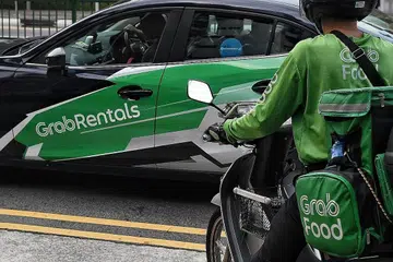 BERKONGSI: Penumpang sekali lagi boleh menempah perjalanan kongsi menaiki kereta sewa privet dan teksi menggunakan aplikasi Grab dari 16 hingga 29 Januari sebagai sebahagian daripada percubaan terhad 14 hari. - Foto fail