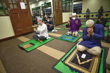 PERBANYAK MEMOHON AMPUN DAN BERTAUBAT: Umat Islam digalak memperbanyak bertaubat dan memohon ampun kepada Allah swt dalam Rejab kerana Rasulullah saw ada berpesan supaya umatnya "memperbanyak memohon ampun kepada Allah swt dalam Rejab". Ulama juga mengatakan bahawa Rejab adalah bulan bagi memohon keampunan, Syaaban bagi memperbanyak berselawat dan Ramadan sebagai bulan Al-Quran. - Foto fail