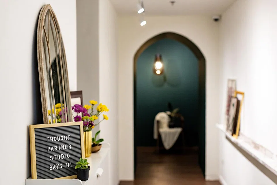 Thought Partner Studio (TPS) mempunyai ruang studio seluas 1,561 kaki persegi