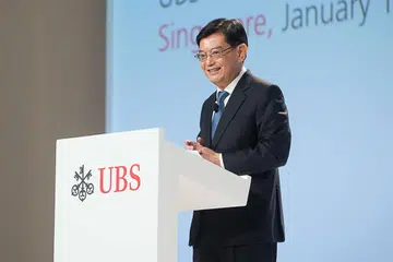 UMUMKAN GERAN: Encik Heng Swee Keat berucap di persidangan pengamatan harta UBS di Pusat Konvensyen dan Expo Marina Bay Sands pagi semalam. Beliau turut mengumumkan geran baru yang dipanggil Pasaran Ekuiti Singapura (Gems). - Foto UBS