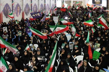 Wanita Iran menghadiri upacara memperingati mangsa korban dalam perang Iran-Amerika Syarikat-Israel di Masjid Mosallah di Teheran, Iran, pada 24 Mei 2026. Upacara berlangsung ketika usaha diplomatik dipergiat, dengan Presiden Amerika Syarikat, Encik Donald Trump, mengumumkan potensi perjanjian damai bagi menamatkan konflik dan membuka semula Selat Hormuz sebahagian besar telah dirundingkan menerusi Pakistan sebagai pengantara.