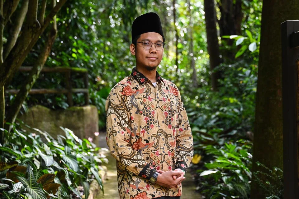 Antara mereka yang terlibat dalam pembangunan buku ini ialah Ustaz Abdul Hadi Jamil, Imam Kanan Masjid Al-Khair, yang telah berkhidmat sebagai sukarelawan selama tiga tahun.