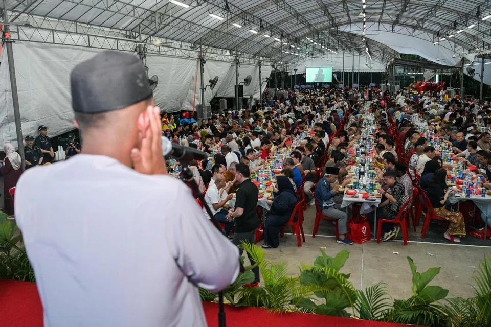 Sekitar 7,000 individu dari pelbagai kaum dan agama menghadiri acara Iftar Utara yang diadakan di Taman Sukan Mega Marsiling pada 16 Mac. Acara tahunan itu dianjurkan oleh Jawatankuasa Perundingan Rakyat (CCC) Marsiling dengan kerjasama Persatuan Perkhidmatan Sosial India Muslim (IMSSA) dan Masjid An-Nur. Ia antara majlis berbuka puasa beramai-ramai terbesar di Singapura.