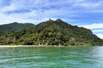 Lihatlah pemandangan indah yang mengalu-alukan kedatangan anda di Pulau Tioman.