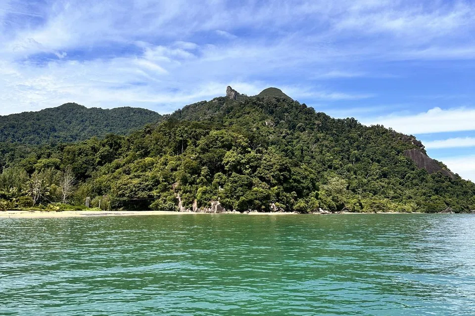 Lihatlah pemandangan indah yang mengalu-alukan kedatangan anda di Pulau Tioman.