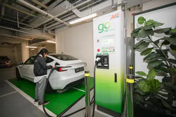 Pullman Singapore Hill Street merupakan salah satu daripada lima lokasi pengecas tanpa aplikasi AutoCharge yang dilancarkan oleh pembekal tenaga City Energy. Ia membolehkan pemandu kenderaan elektrik (EV) mengecas tanpa sebarang aplikasi atau kod QR.