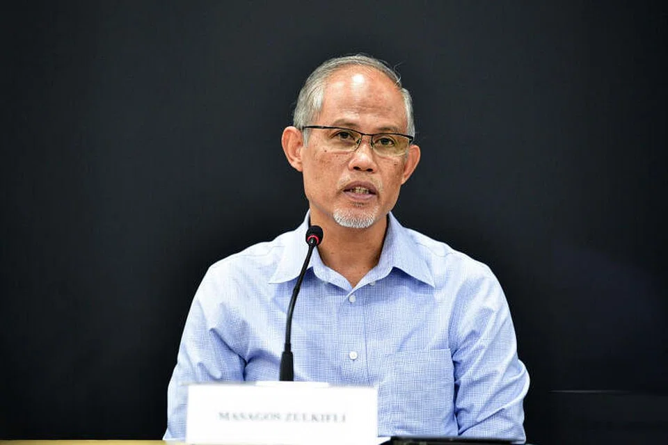 Menteri Bertanggungjawab bagi Masyarakat Islam, Encik Masagos Zulkifli Masagos Mohamed, berkata masyarakat harus mengambil langkah berjaga-jaga apabila ke masjid untuk mengelak gelombang jangkitan semula dalam masyarakat. - Foto MUIS