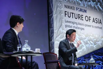 SESI DIALOG: Timbalan Perdana Menteri, Encik Lawrence Wong, (kanan) menjawab soalan mengenai penggantian kepimpinan oleh ketua berita antarabangsa Nikkei, Encik Shigesaburo Okumura, semasa sesi dialog di forum Masa Depan Asia ke-28 pada Khamis.