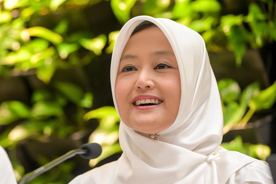 Menteri Negara (Penerangan dan Pembangunan Digital merangkap Kesihatan), Cik Rahayu Mahzam, merupakan sebahagian calon bagi GRC Jurong East-Bukit Batok untuk Pilihan Raya Umum 2025 (GE2025). 
