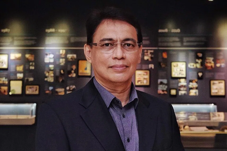 Ketua Eksekutif Majlis Ugama Islam Singapura (Muis), Encik Kadir Maideen Mohamed, menerima Pingat Pentadbiran Awam (Perak) atas kepimpinannya sejak 2021, termasuk ketika negara berdepan cabaran pandemik Covid-19.