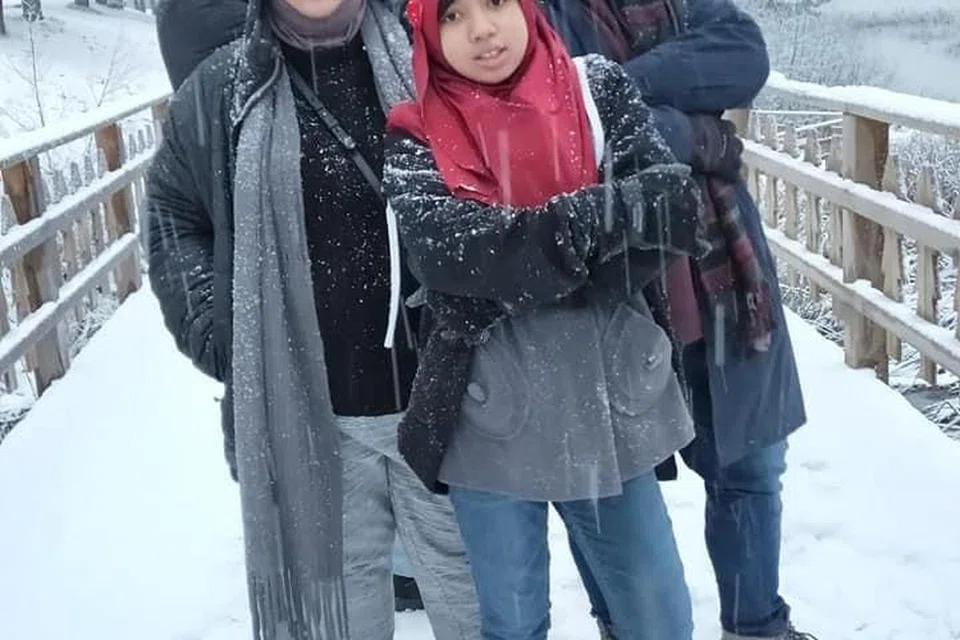Keluarga Encik Supian Abdul Ghani (kiri) dan Cik Sharifah Osman (dua dari kiri) bersama anak-anak mereka, Enciik Muhammad Syahmi Supian dan Siti Nur Aisyah Supian, di Turkey pada 2018.