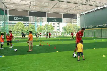 Kemudahan baharu seluas 80,000 kaki persegi ini menyediakan gelanggang bagi pelbagai sukan, termasuk gelanggang futsal, dewan badminton dan gelanggang bola pikel.