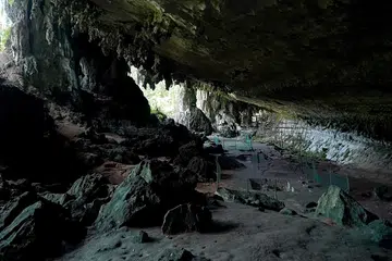 Trader’s cave sarawak, gua dagang, miri, niah national park