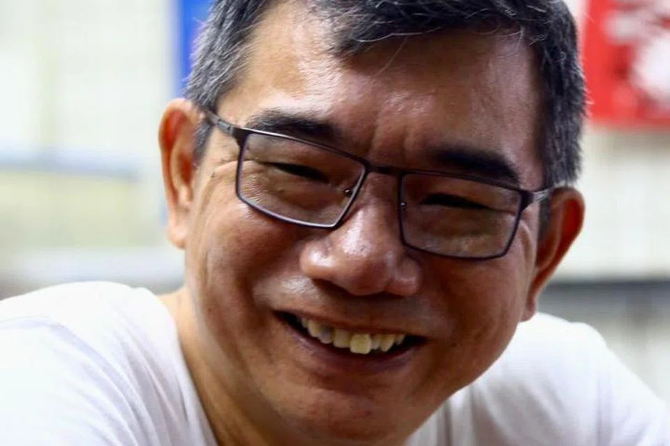 Peniaga fotokopi dan kedai gambar, Encik Kenny Cheong, berharap perniagaannya kembali baik selepas seminggu jualan merosot 70 peratus.