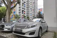 SAMBUT BAIK: Encik Rossli Yusoff sambut baik pemberian wang sekali sebanyak $150 oleh pemerintah. - Foto BH oleh LUQMANUL HAKIM