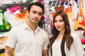 SEIRING SEJALAN: Aiman Hakim Ridza (kiri) dan tunangnya, Zahirah MacWilson, mempunyai impian mengembangkan bisnes dan hab digital bersama. - Foto BM oleh KHIDHIR ASYRAF MAHBOB