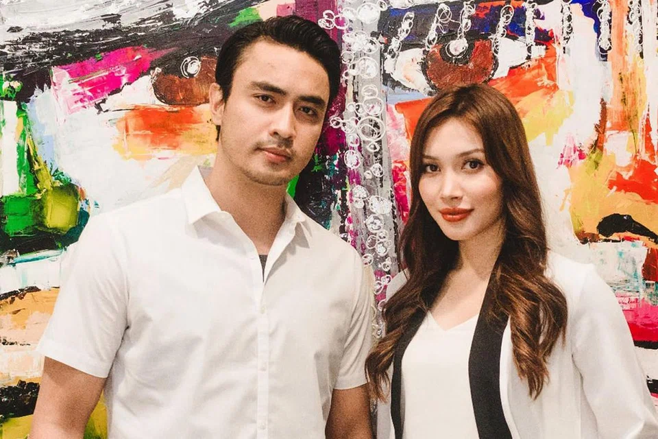 SEIRING SEJALAN: Aiman Hakim Ridza (kiri) dan tunangnya, Zahirah MacWilson, mempunyai impian mengembangkan bisnes dan hab digital bersama. - Foto BM oleh KHIDHIR ASYRAF MAHBOB