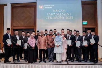 HURAIKAN PERSELISIHAN: Sekiranya kes berlarutan ke perbicaraan dan isu perceraian dipertikaikan kedua-dua pihak, mahkamah boleh mengarahkan, atau kedua-dua pihak boleh bersetuju kepada, pelantikan hakam daripada Panel Hakam Mahkamah Syariah untuk menghuraikan perselisihan yang dihadapi.