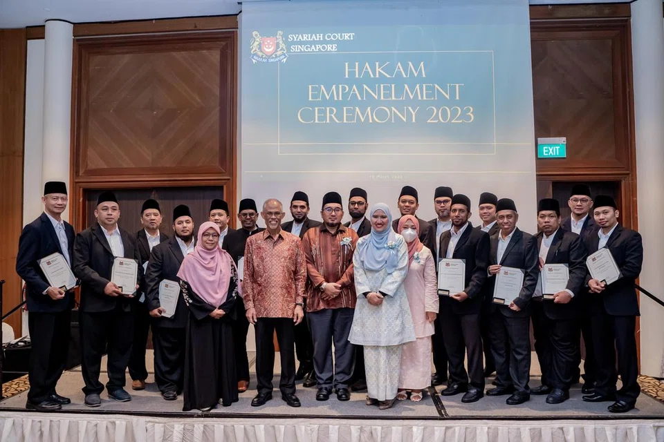HURAIKAN PERSELISIHAN: Sekiranya kes berlarutan ke perbicaraan dan isu perceraian dipertikaikan kedua-dua pihak, mahkamah boleh mengarahkan, atau kedua-dua pihak boleh bersetuju kepada, pelantikan hakam daripada Panel Hakam Mahkamah Syariah untuk menghuraikan perselisihan yang dihadapi.