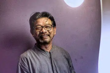 KECEWA: Pelakon veteran Jalil Hamid (kanan) kecewa ditawarkan bayaran rendah untuk berlakon watak utama dalam drama berepisod. - Foto UTUSAN ONLINE