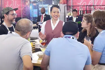 Cik Selina Sapii (tengah), yang menangi pingat perak dalam pertandingan WorldSkills di Lyon, Perancis pada 10 hingga 15 September, telah sediakan  perkhidmatan makanan dan minuman kepada tetamu di hotel dan restoran.