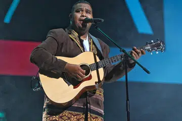 HEBAT: Andmesh Kamaleng (gambar) ketika mengadakan persembahan semasa Konsert Luar Biasa di The Star Theatre, Singapura pada 29 April.