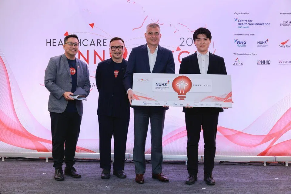 Syarikat LIFESCAPES diumumkan sebagai salah satu pemenang di peringkat akhir Healthcare InnoMatch 2025. Gambar menunjukkan (dari kiri) Pengacara dan Pengarah Timbalan Pejabat Geran dan Inovasi, CHI,  Encik Casper Ng; pengacara dan Pengarah Klinikal CHI, profesor bersekutu, Encik Wong Hon Tym; pengadil peringkat akhir Healthcare InnoMatch 2025, Ketua Pegawai Eksekutif Hospital Universiti Nasional, Profesor Aymeric Lim; dan Ketua Pegawai Strategi LIFESCAPES, Encik Masaaki Hayashi.