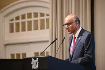 Presiden Tharman Shanmugaratnam memberi ucapan pada jamuan negara bagi menghormati Presiden Perancis, Encik Emmanuel Macron dan isterinya yang diadakan di Hotel Raffles pada 30 Mei.