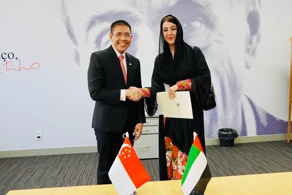 Menteri di Pejabat Perdana Menteri merangkap Menteri Kedua (Pendidikan merangkap Ehwal Luar), Dr Mohamad Maliki Osman (kiri), bertemu Menteri Negara bagi Kerjasama Antarabangsa Amiriah Arab Bersatu (UAE), Cik Reem Ebrahim Al Hashimy.