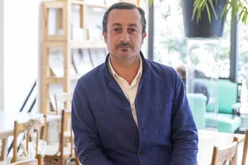 KONGSI PENGALAMAN: Cef dari Beirut, Encik Kamal Mouzawak, akan berkongsi tentang kerja kemasyarakatannya dalam bidang makanan di acara 'Make Food Not War' dan akan turut menyediakan juadah tradisional Lebanon bersama cef lain dalam acara O.P.E.N. Picnic sempena Pesta Seni Antarabangsa Singapura (Sifa) 2017. - Foto SIFA