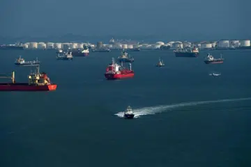 Kapal-kapal sedang berlepas dari Singapura. Dua kapal diserang oleh lanun awal Ahad (9 Februari) lalu. 