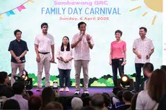 Menteri Kesihatan, Encik Ong Ye Kung (tengah), berucap kepada penduduk GRC Sembawang pada 6 April. Bersamanya adalah (dari kiri) Encik Gabriel Lam, Anggota Parlimen (AP) GRC Sembawang, Encik Vikram Nair, Cik Mariam Jaafar, Cik Poh Li San, dan Encik Ng Shi Xuan.