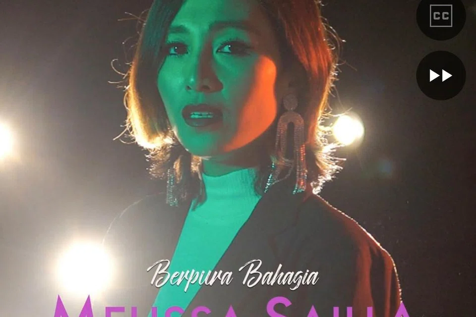 Kulit video single, ‘Berpura Bahagia’ nyanyian Melissa Sailla, yang boleh diikuti di YouTube.
