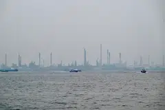 pulau bukom, penambakan, pulau barat