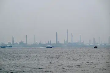 pulau bukom, penambakan, pulau barat