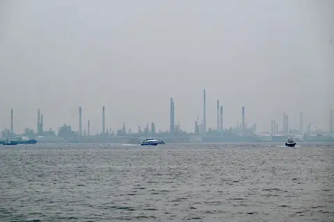 pulau bukom, penambakan, pulau barat
