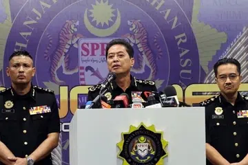 Mantan menteri, disiasat, kes rasuah, M’sia, projek  mega RM1.1b