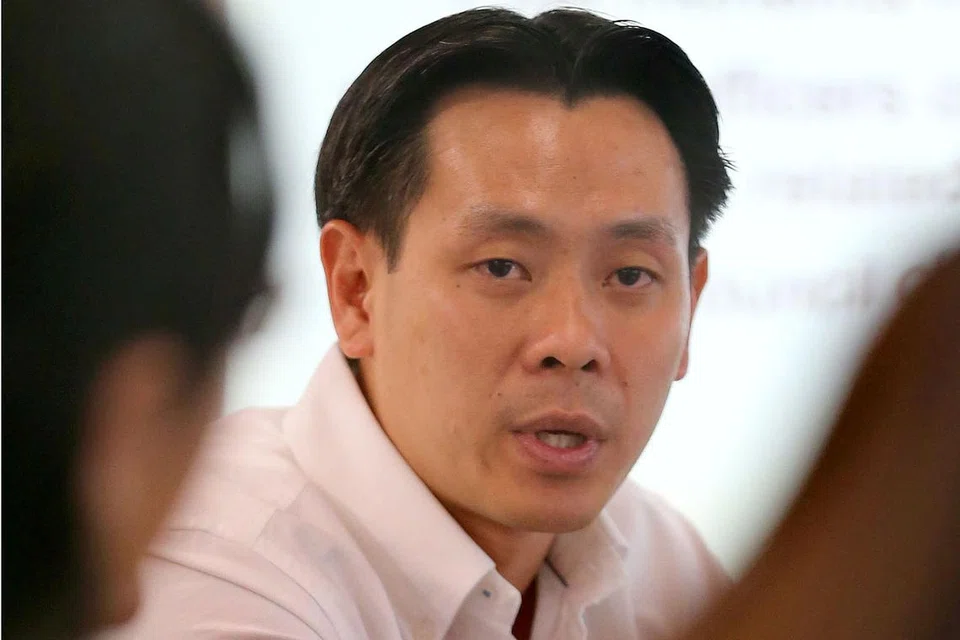 ENCIK LOUIS NG: Pindaan memberi perlindungan tambahan kepada kanak-kanak dan golongan yang lebih muda. 